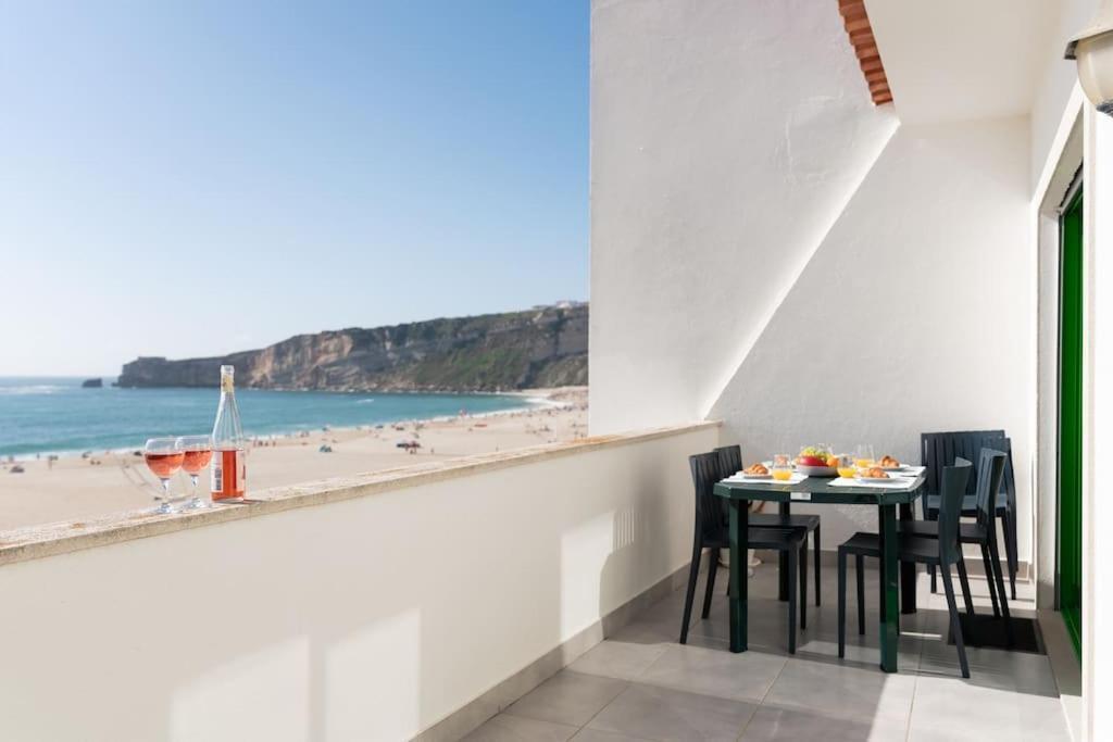 Sunset Terrace - Beachfront Apartment With Private Parking Назаре Екстер'єр фото